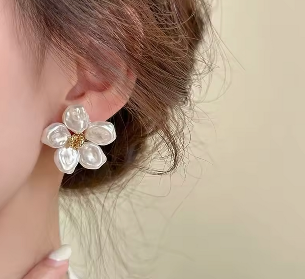 Elegant Pearl Big Flower Stud Earrings