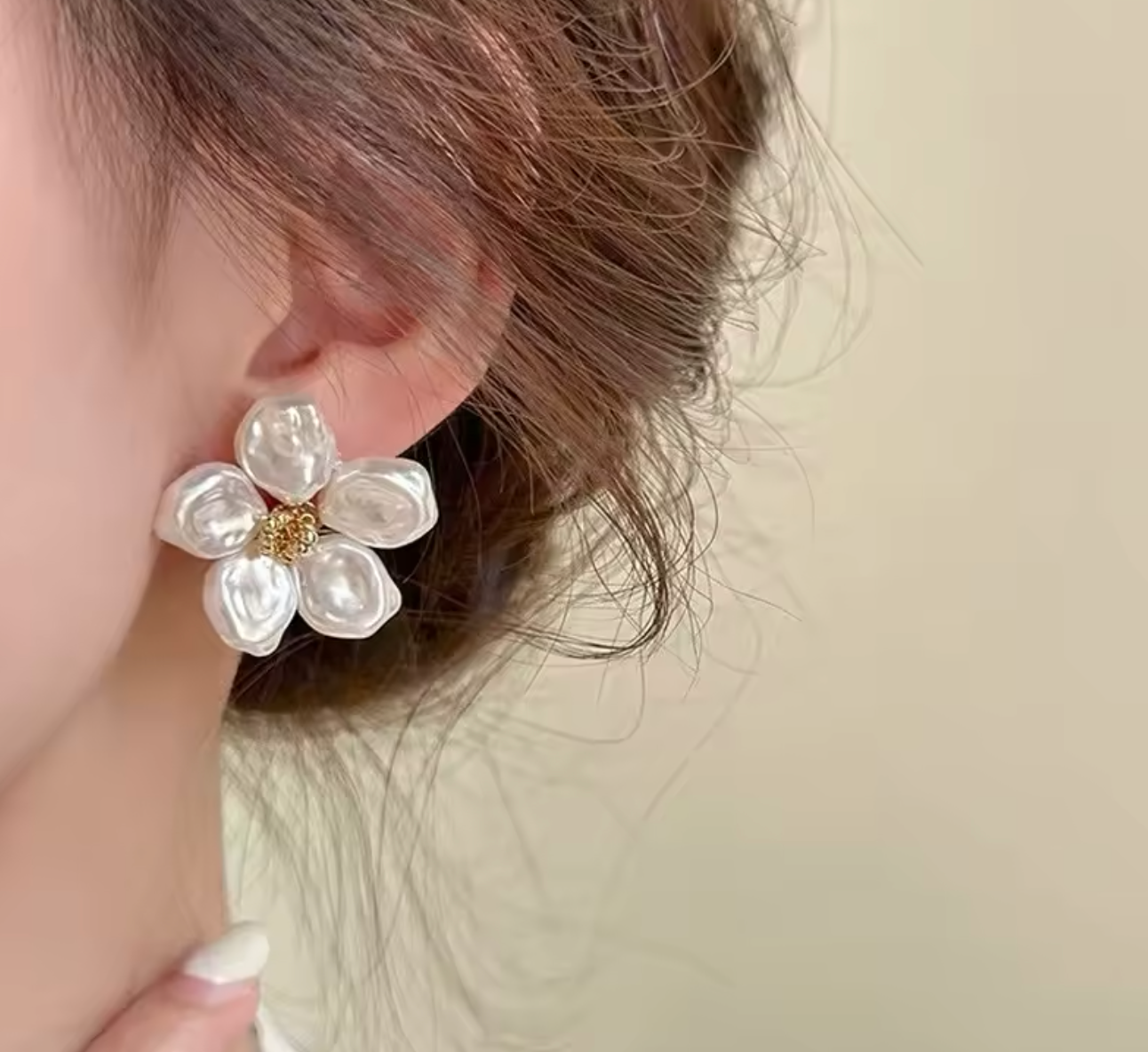 Elegant Pearl Big Flower Stud Earrings