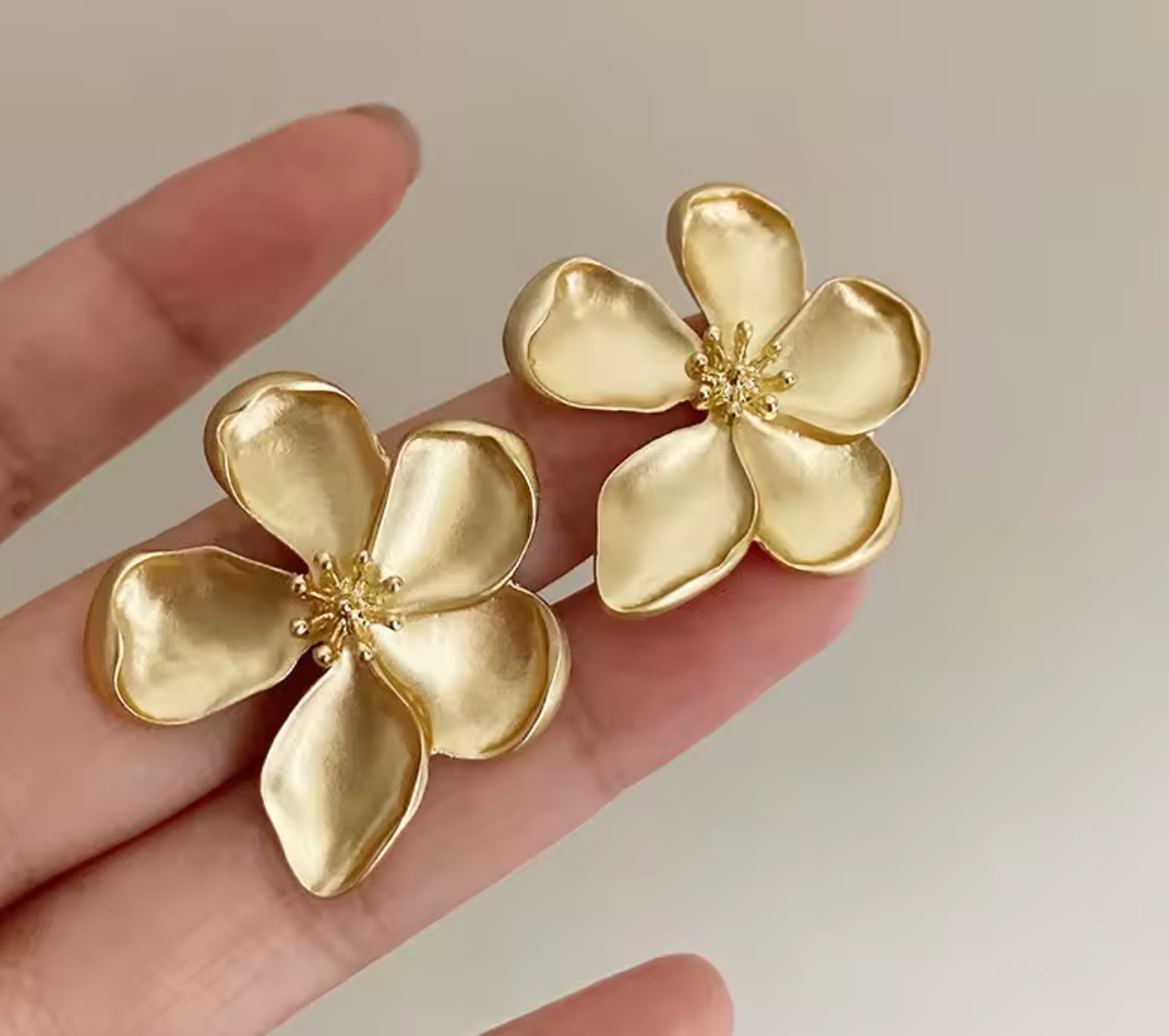 Elegant Pearl Big Flower Stud Earrings
