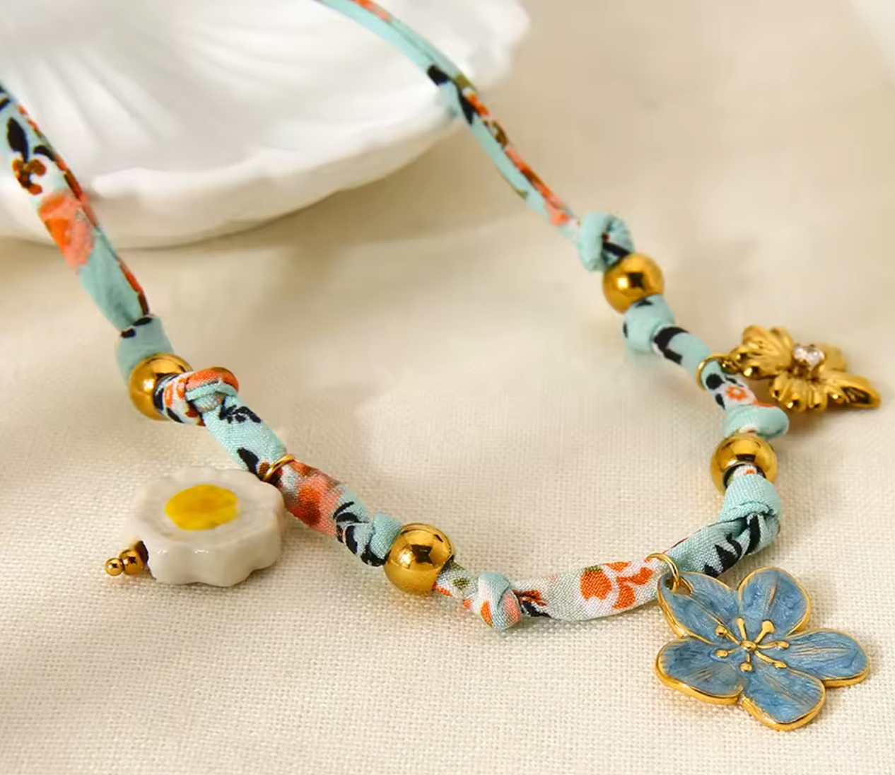 Bohemian Floral Pendant Necklace